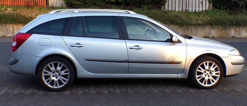 Silber Gebraucht 2003 Renault Laguna II Kombi | 2.300 € (Fairer Preis) - Bild 1/4