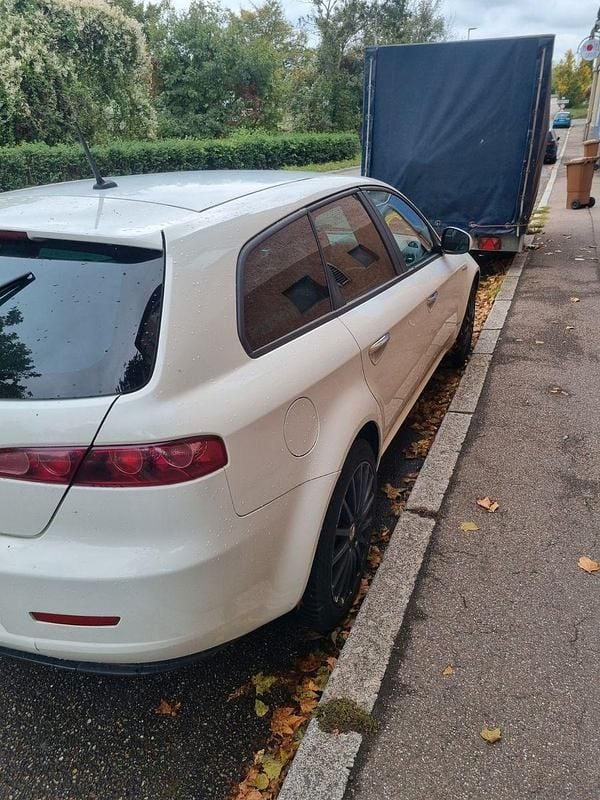 Weiß Gebraucht 2009 Alfa Romeo 159 Kombi | 2.000 € (Guter Preis) - Bild 1/4