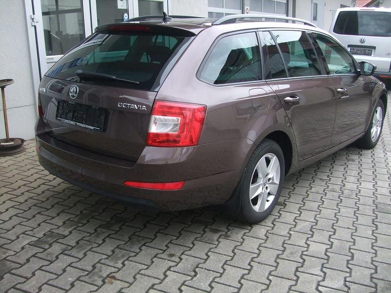 Gebraucht Skoda Octavia Ambition 150 PS (110 kW) 2016 Braun Kleinwagen