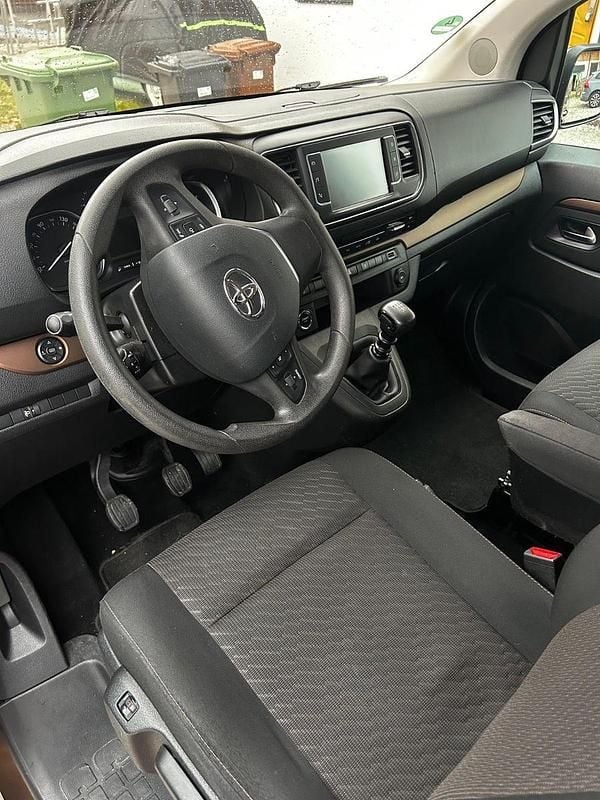 Gebraucht Toyota Proace 150 PS (110 kW) 2018 Braun Van / Kleinbus