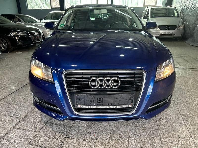 Gebraucht Audi A3 Attraction 105 PS (77 kW) 2013 Blau Limousine