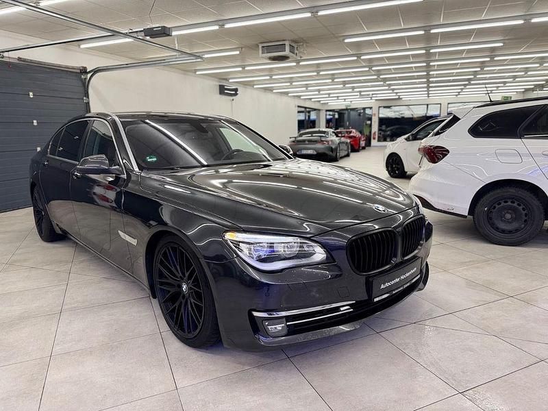 Grau Gebraucht 2013 BMW 750L Performance Limousine | 13.550 € (Fairer Preis) - Bild 1/4