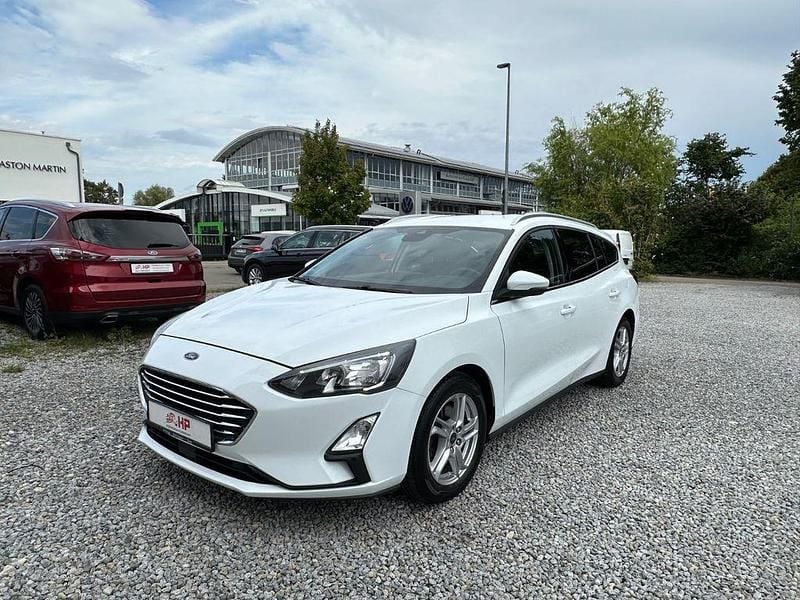 Weiß Gebraucht 2020 Ford Focus Cool & Connect Limousine | 8.499 € (Guter Preis) - Bild 1/4