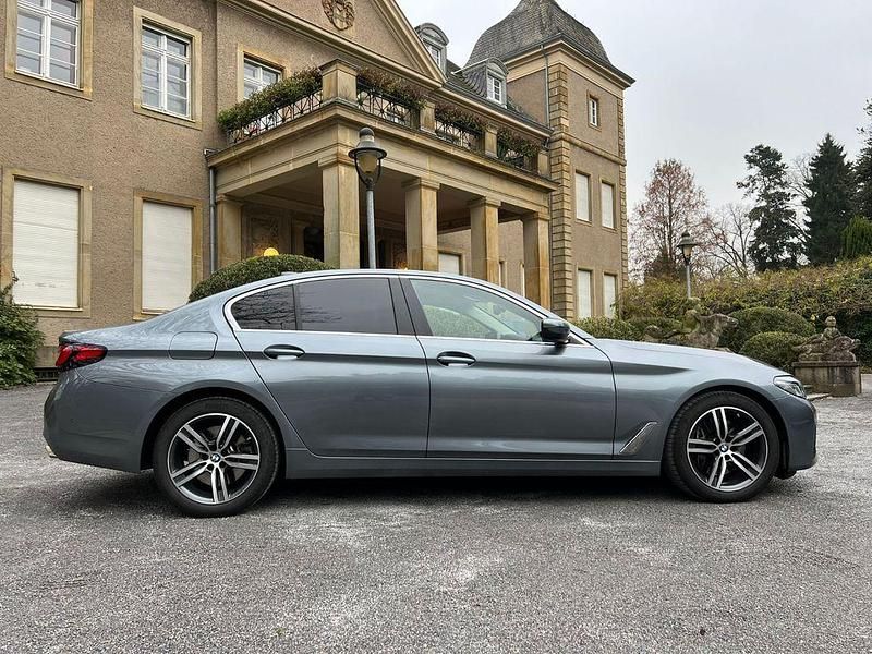 Gebraucht BMW 530 Sport Line 286 PS (210 kW) 2020 Bluestone metallic Limousine