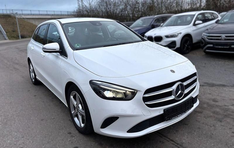 Gebraucht Mercedes B200 150 PS (110 kW) 2020 Weiß Van / Kleinbus