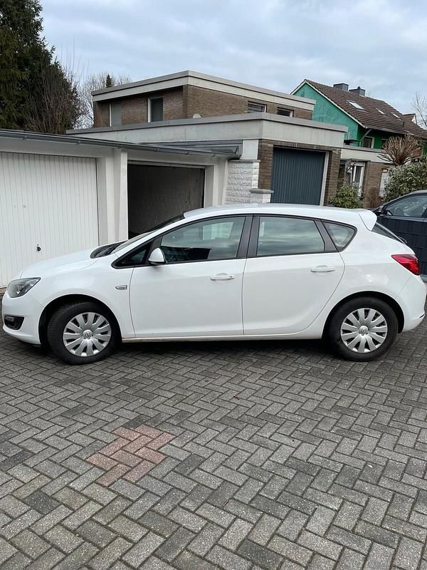 Gebraucht Opel Astra 110 PS (80 kW) 2015 Weiß Limousine