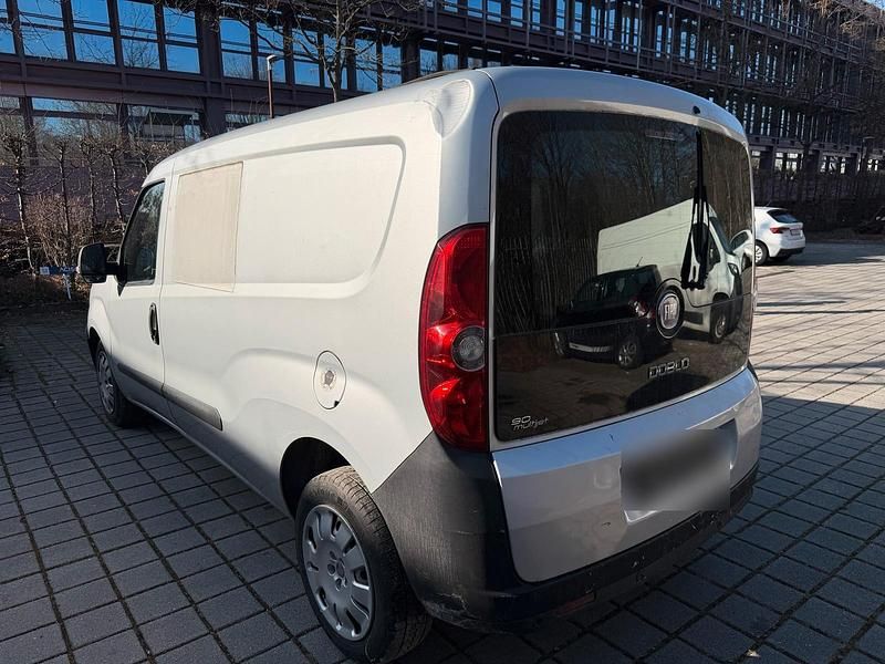 Gebraucht Fiat Doblò 90 PS (66 kW) 2012 Silber Van / Kleinbus