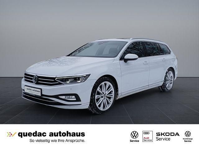 Gletscherweiß metallic (metallic) Gebraucht 2023 VW Passat R-line Kombi | 32.950 € (Teuer) - Bild 1/4