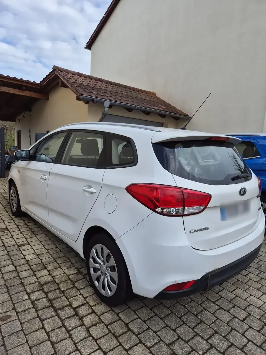 Używany Kia Carens 2015 Biały Minivan