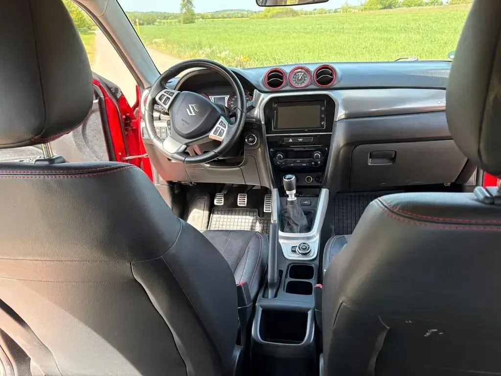 Używany Suzuki Vitara 140 KM (102 kW) 2017 Czerwony SUV