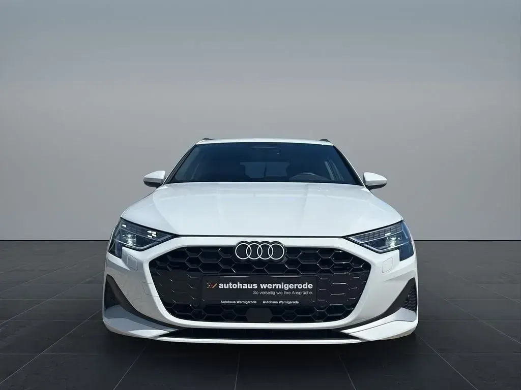 Gebraucht Audi A3 Advanced 116 PS (85 kW) 2025 Gletscherweiß metallic Limousine
