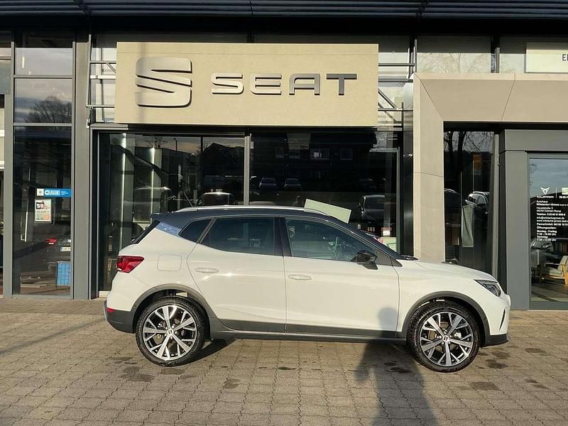 Neu Seat Arona Xperience 116 PS (85 kW) 2025 Nevada weiß/magnetic grau SUV