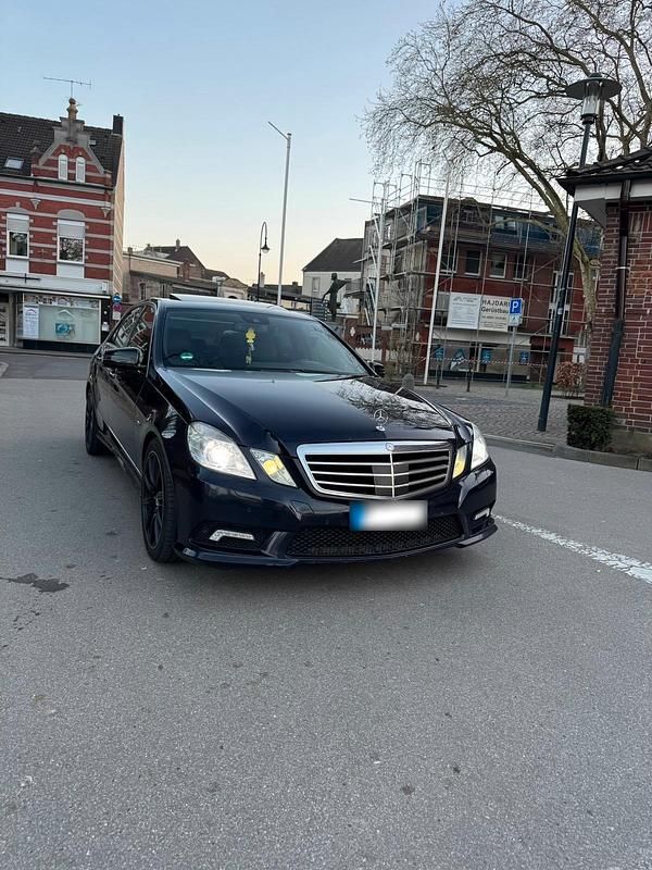 Gebraucht Mercedes E350 AMG 265 PS (194 kW) 2011 Blau Limousine