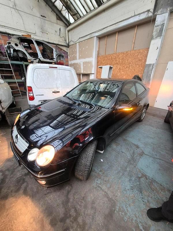 Blau Gebraucht 2005 Mercedes C180 Coupé | 2.750 € (Guter Preis) - Bild 1/4