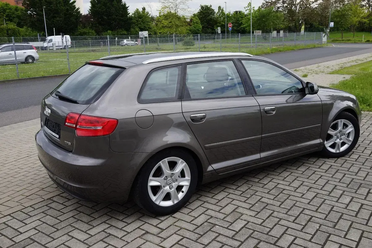Gebraucht Audi A3 Sportback Attraction 125 PS (91 kW) 2012 Grau Kleinwagen