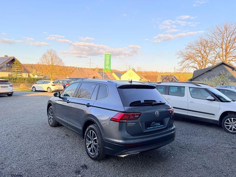 Gebraucht VW Tiguan Allspace Comfortline 150 PS (110 kW) 2021 Grau SUV
