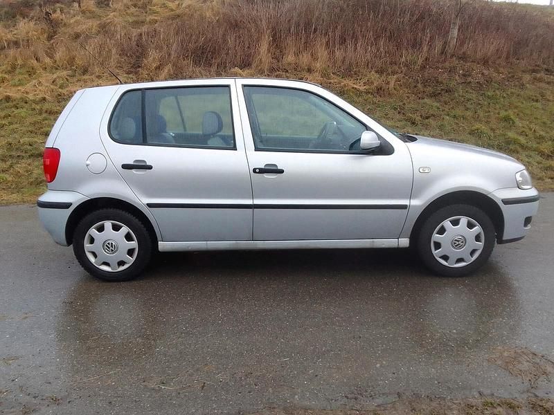 Gebraucht VW Polo 60 PS (44 kW) 2000 Silber Limousine