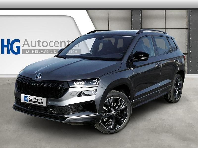 Graphite grau (metallic) Gebraucht 2024 Skoda Karoq SportLine SUV | 33.990 € (Fairer Preis) - Bild 1/4