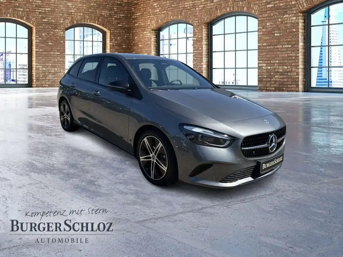 Gebraucht Mercedes B200 Night 163 PS (119 kW) 2025 Metalliclack mountaingrau Kleinwagen