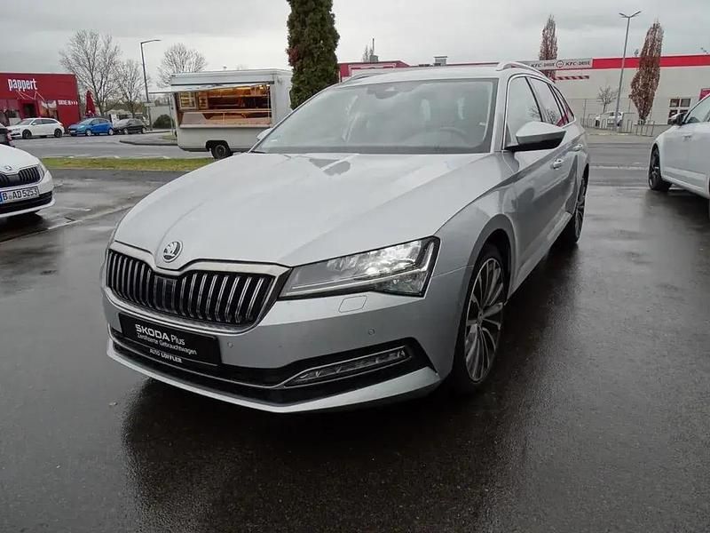 Gebraucht Skoda Superb Style 150 PS (110 kW) 2022 Brilliantsilber Kombi