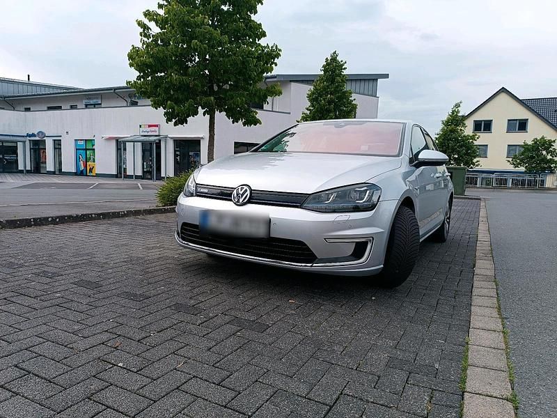 Silber Gebraucht 2016 VW e-Golf Kleinwagen | 10.000 € (Etwas zu teuer) - Bild 1/4