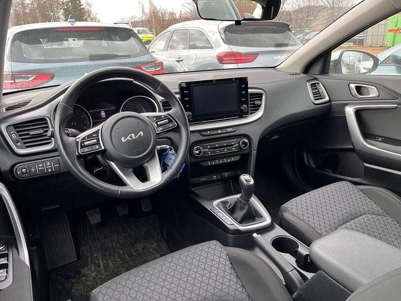 Gebraucht Kia Ceed Play 120 PS (88 kW) 2023 Weiß Kleinwagen