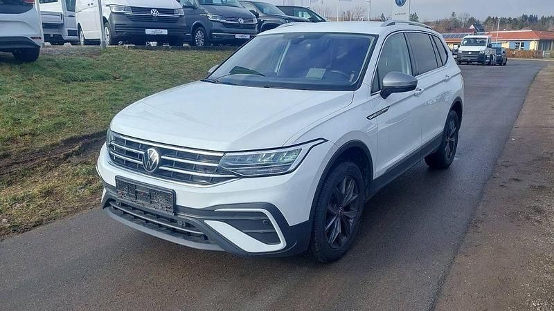 Gebraucht VW Tiguan Allspace 150 PS (110 kW) 2022 Weiß SUV