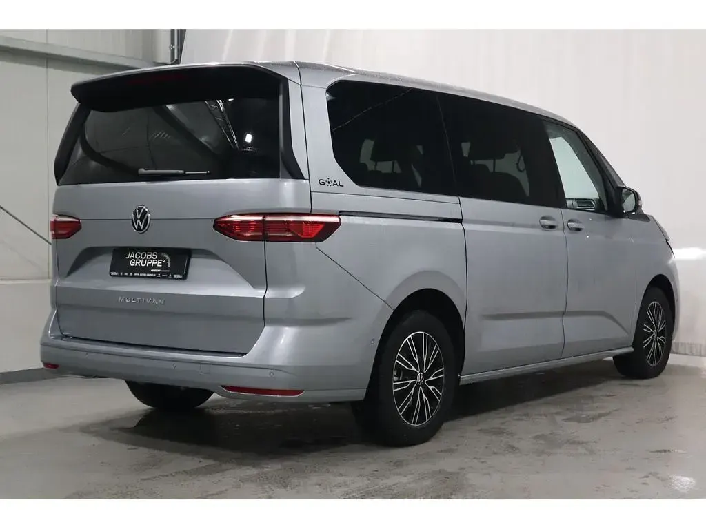 Gebraucht VW Multivan Goal 150 PS (110 kW) 2026 Monosilber Van / Kleinbus