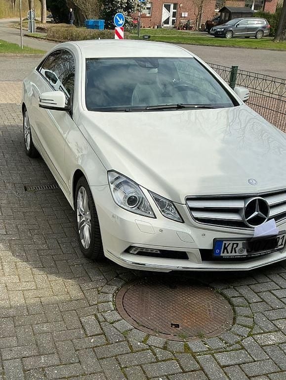 Gebraucht Mercedes E350 272 PS (200 kW) 2010 Weiß Coupé