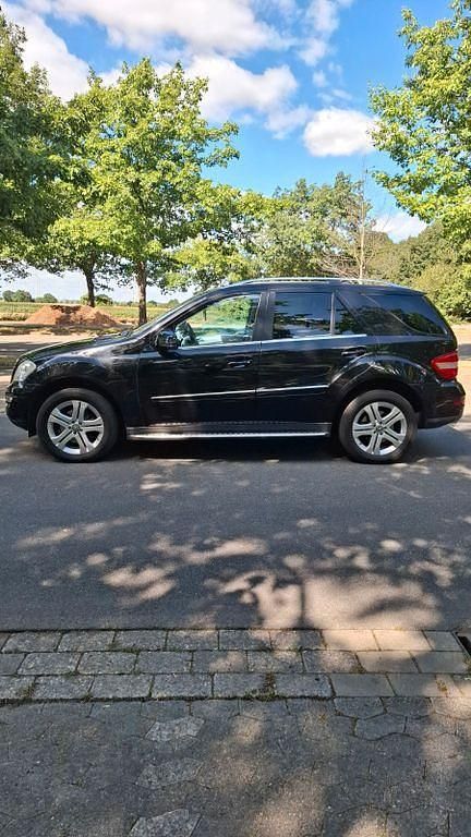 Używany Mercedes ML350 231 KM (169 kW) 2010 Czarny SUV
