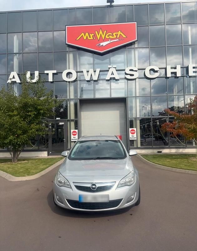 Gebraucht Opel Astra 110 PS (80 kW) 2011 Silber Kombi