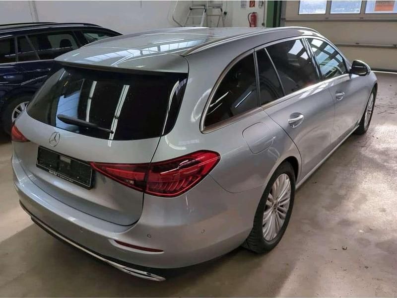 Gebraucht Mercedes C220 Avantgarde 197 PS (144 kW) 2024 High tech silber Kombi