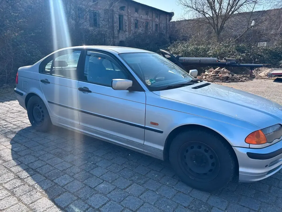 Gebraucht BMW 318 119 PS (87 kW) 1998 Silber Limousine