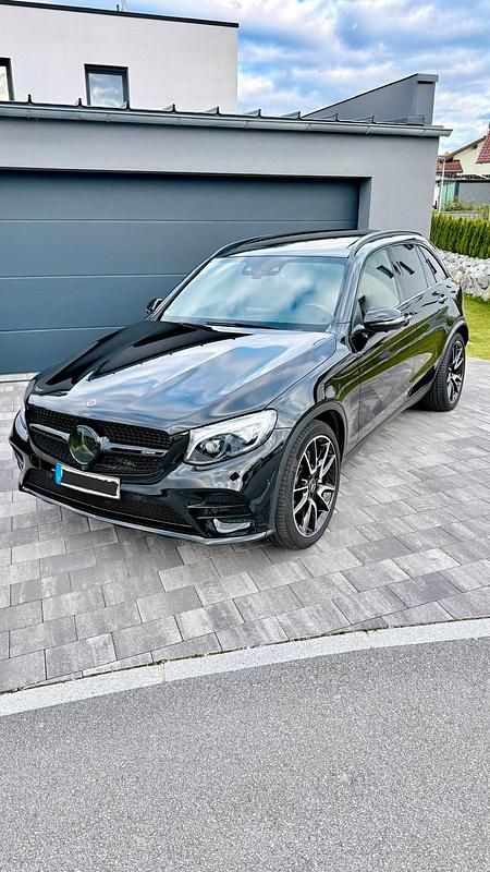 Schwarz Gebraucht 2018 Mercedes GLC43 AMG AMG SUV | 38.100 € (Fairer Preis) - Bild 1/4