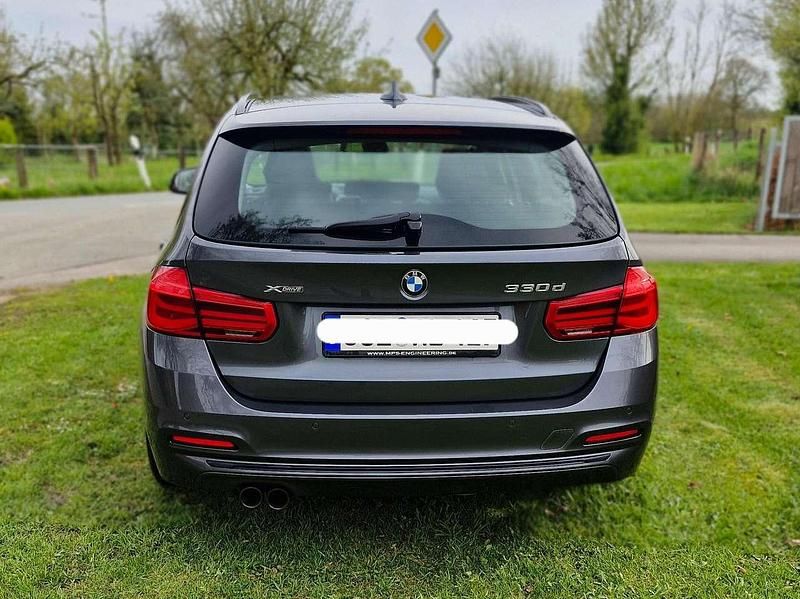 Gebraucht BMW 330 Luxury Line 258 PS (189 kW) 2018 Grau Limousine