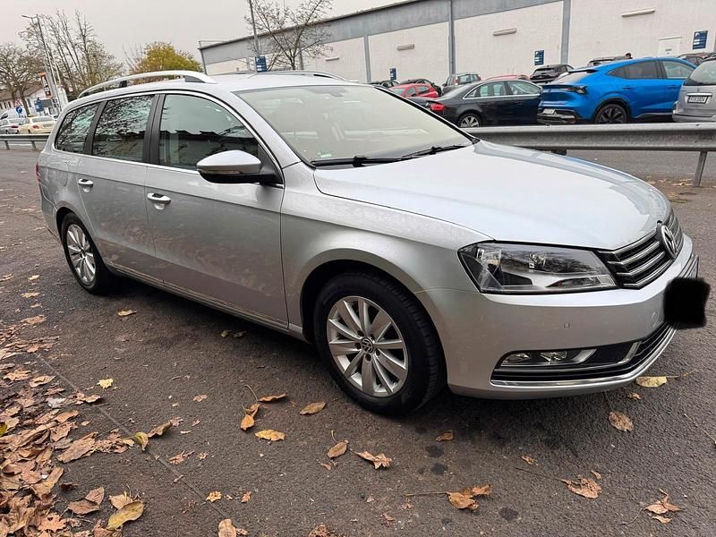 Gebraucht VW Passat 122 PS (89 kW) 2011 Limousine