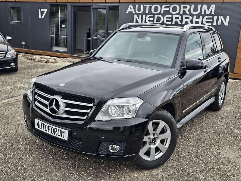 Obsidianschwarz metalliclack Gebraucht 2009 Mercedes GLK320 Sport SUV | 9.990 € (Etwas zu teuer) - Bild 1/4