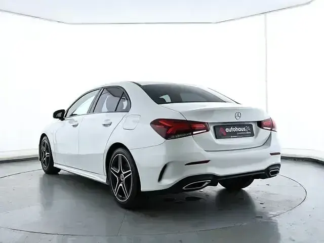 Gebraucht Mercedes A200 AMG line 163 PS (119 kW) 2022 Weiß Limousine