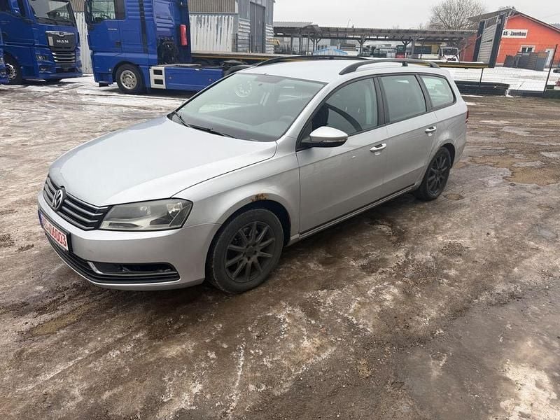 Gebraucht VW Passat Comfortline 140 PS (102 kW) 2011 Silber Limousine