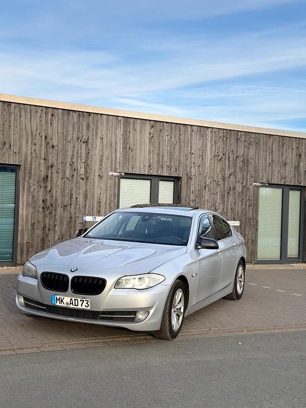 Silber Gebraucht 2013 BMW 525 Limousine | 10.000 € (Superpreis) - Bild 1/4