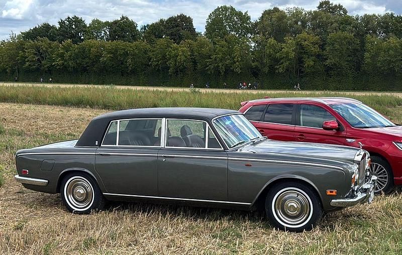 Grau Gebraucht 1971 Rolls Royce Silver Shadow Limousine | 21.999 € - Bild 1/4