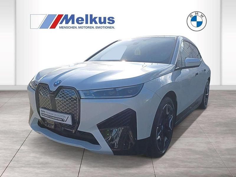 Weiß Gebraucht 2023 BMW iX Sport Line SUV | 51.470 € (Fairer Preis) - Bild 1/4