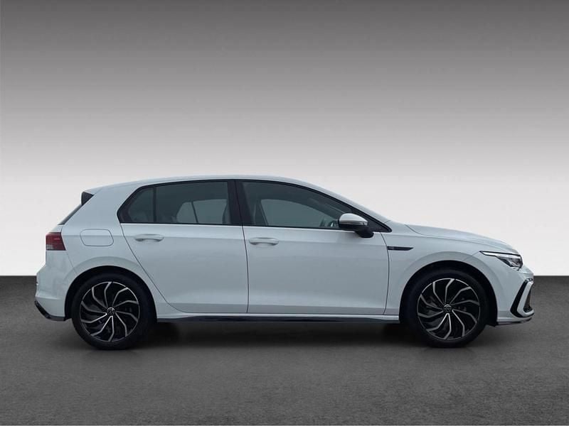 Gebraucht VW Golf VIII R-line 150 PS (110 kW) 2022 Pure white Limousine