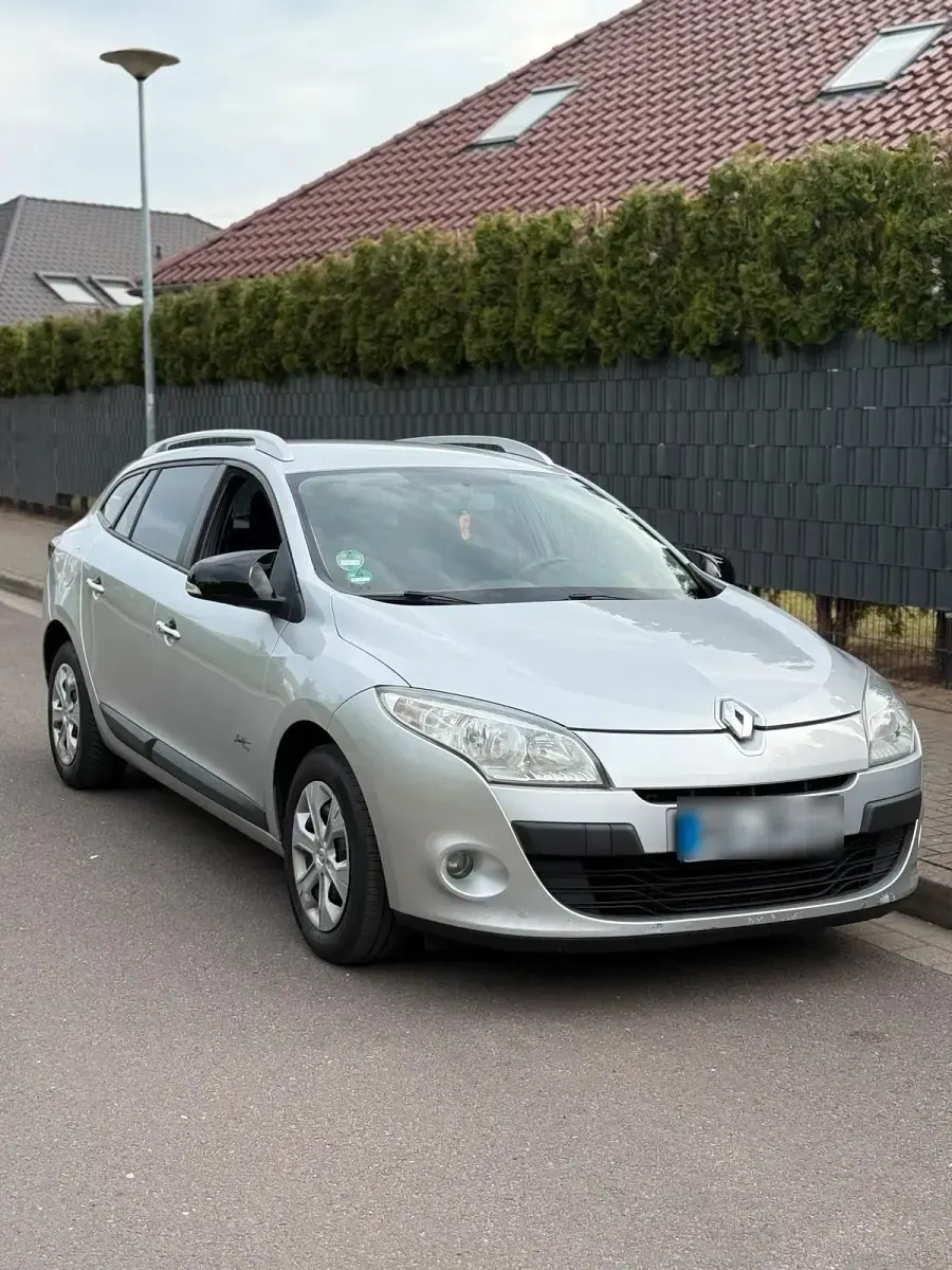 Gebraucht Renault Mégane GrandTour 110 PS (80 kW) 2010 Silber Kombi