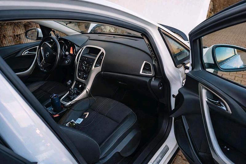 Gebraucht Opel Astra Sport 165 PS (121 kW) 2012 Weiß Kombi