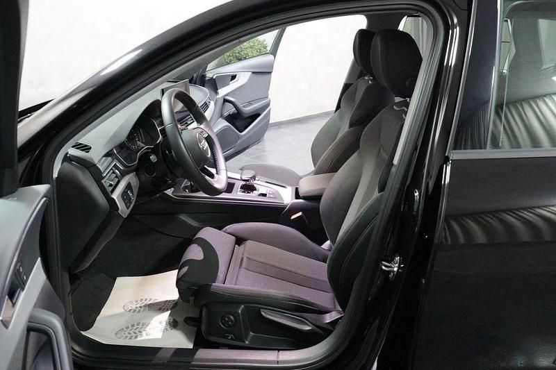 Second-hand Audi A4 Sport 163 CP (119 kW) 2023 Negru Break