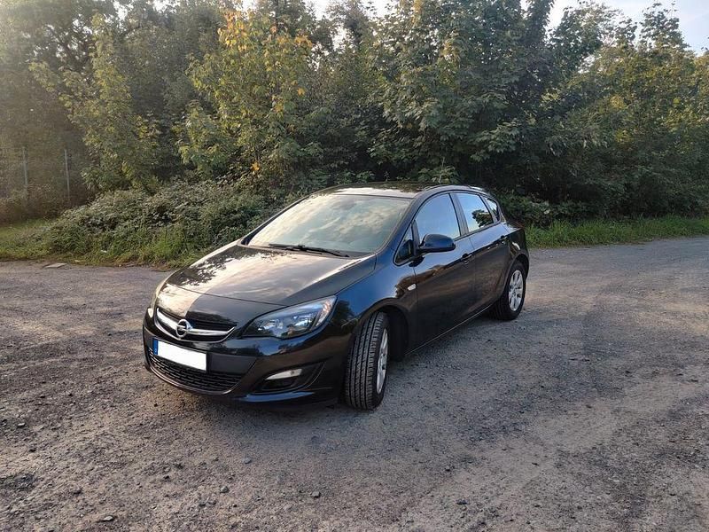 Schwarz Gebraucht 2014 Opel Astra Limousine | 4.250 € (Fairer Preis) - Bild 1/4