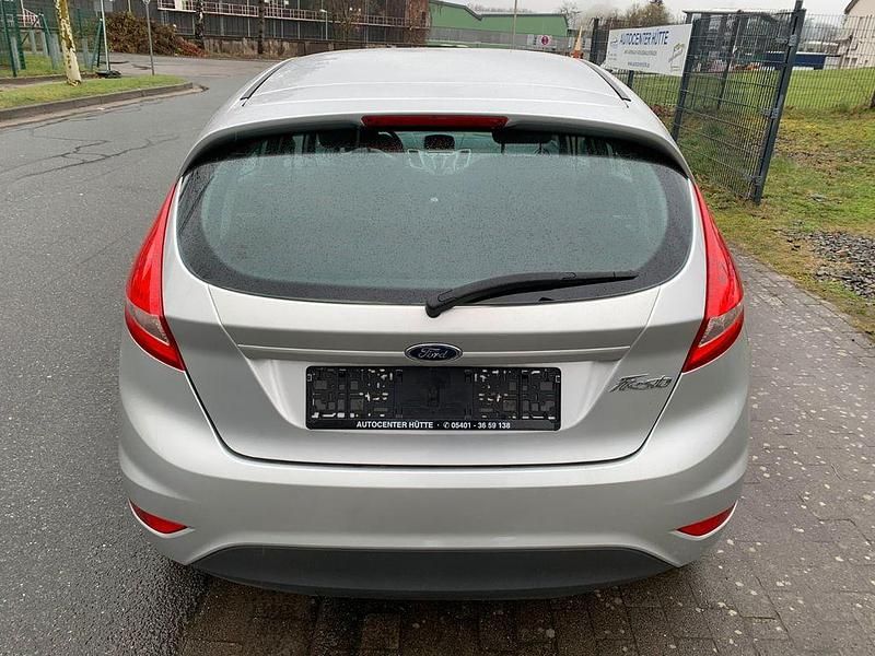 Gebraucht Ford Fiesta 82 PS (60 kW) 2010 Silber Kleinwagen