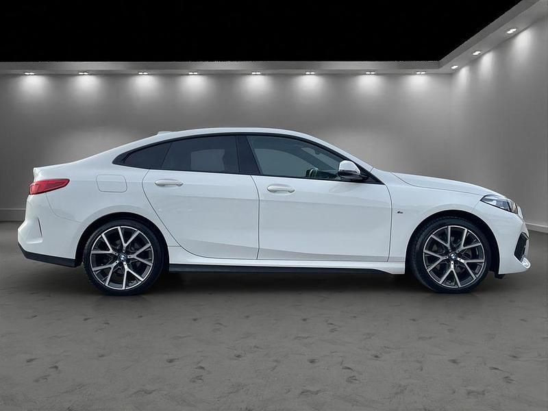 Gebraucht BMW 218 Shadowline 136 PS (100 kW) 2023 Alpinweiss 3 Limousine