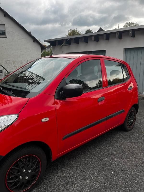 Rot Gebraucht 2010 Hyundai i10 Classic Kleinwagen | 1.850 € (Fairer Preis) - Bild 1/4